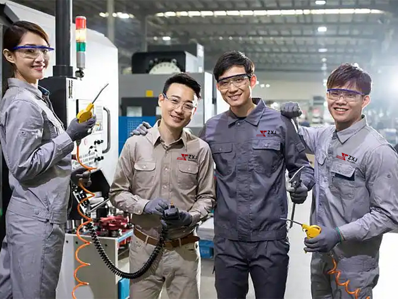 Servicios posventa e ingenieros de maquinaria zxj