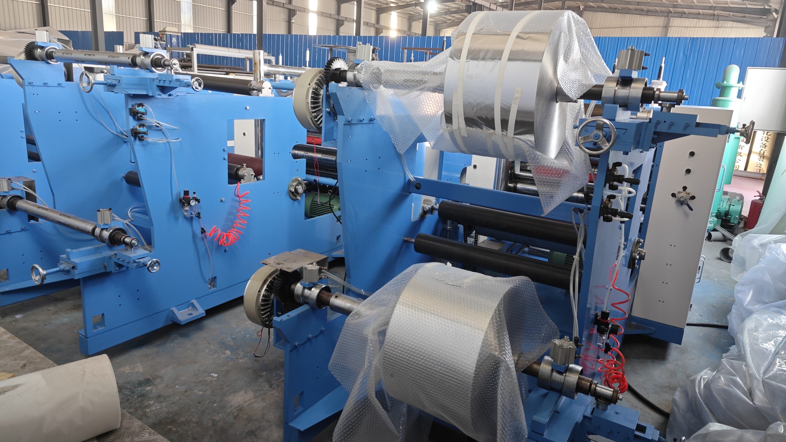 Machine rear stand and aluminum foil raw material roll on a pop-up aluminum foil folding machine