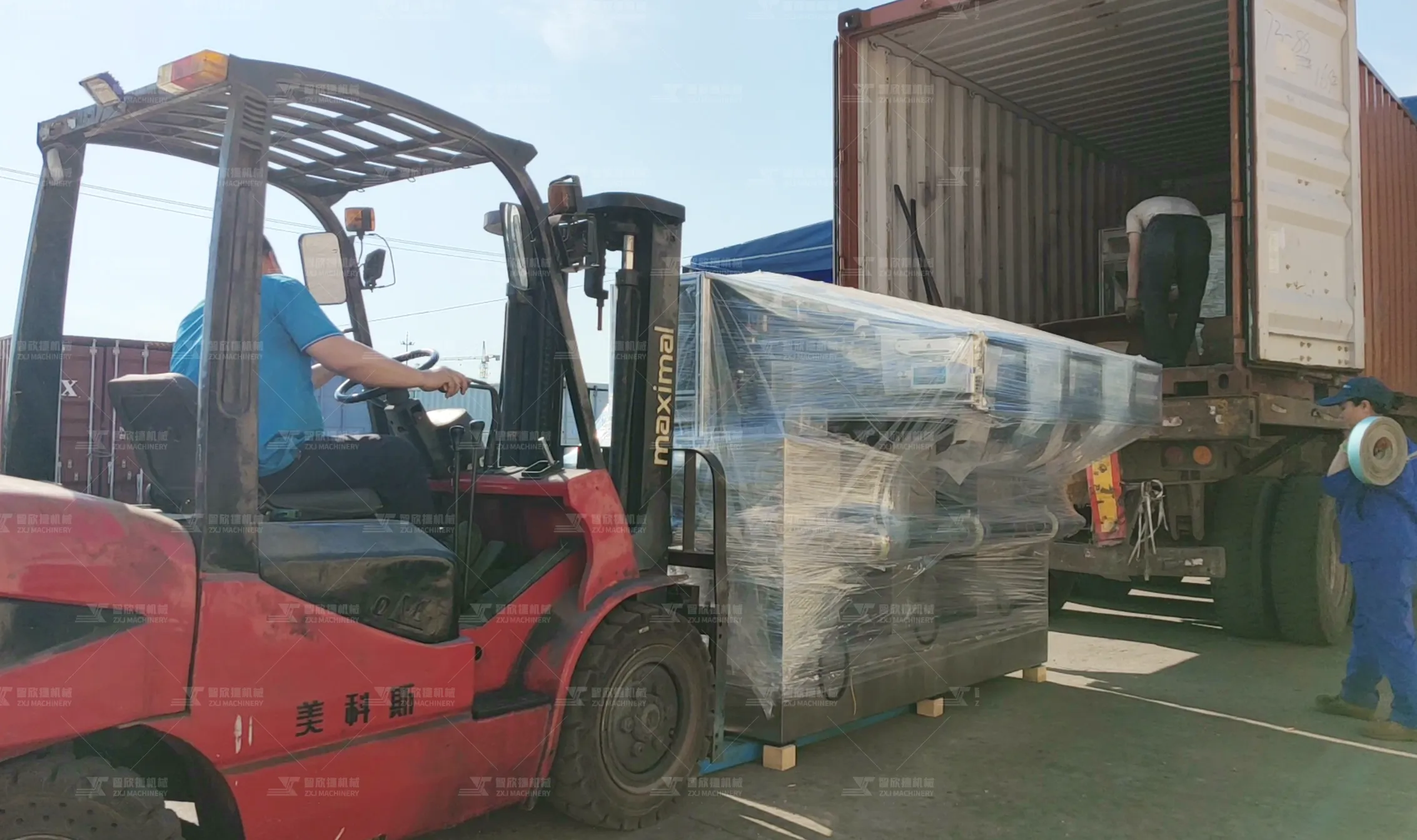 Loading a fully automatic baby wipes manufacturing line into a container for export.