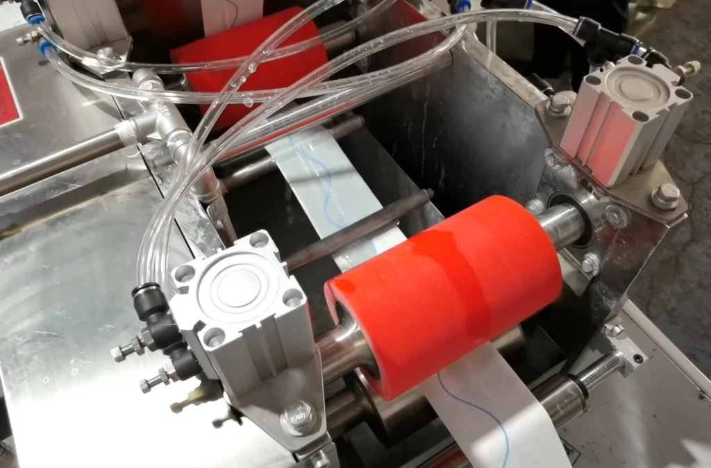 Spray and liquid circulation station on the kaolin gauze folding machine