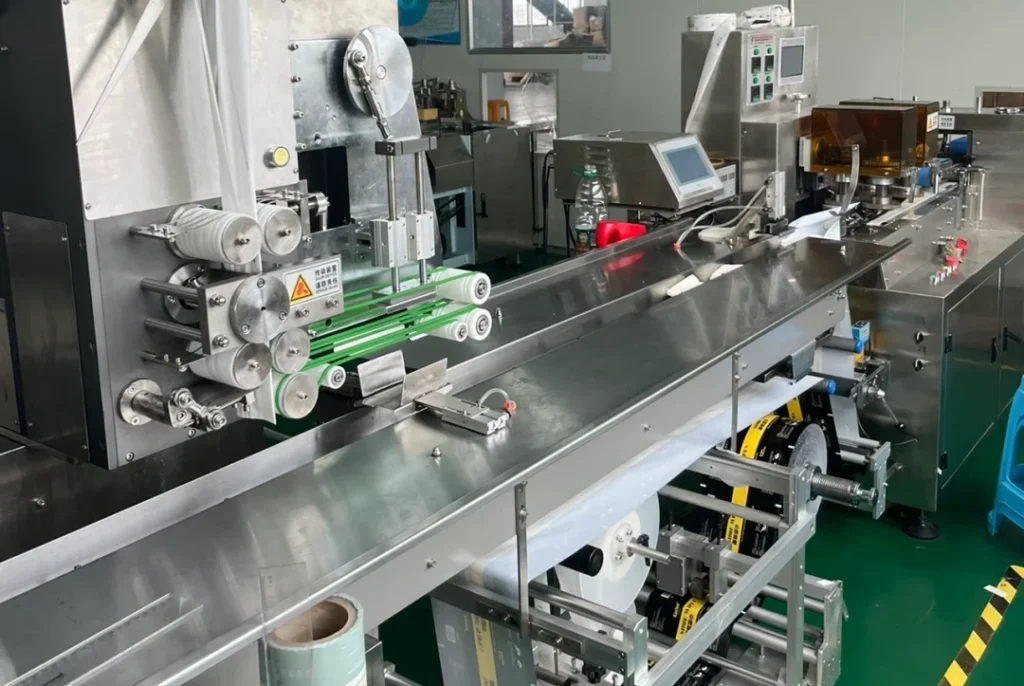 Fully automatic 12-lane wet tissue machine for high-speed baby wipes production 2